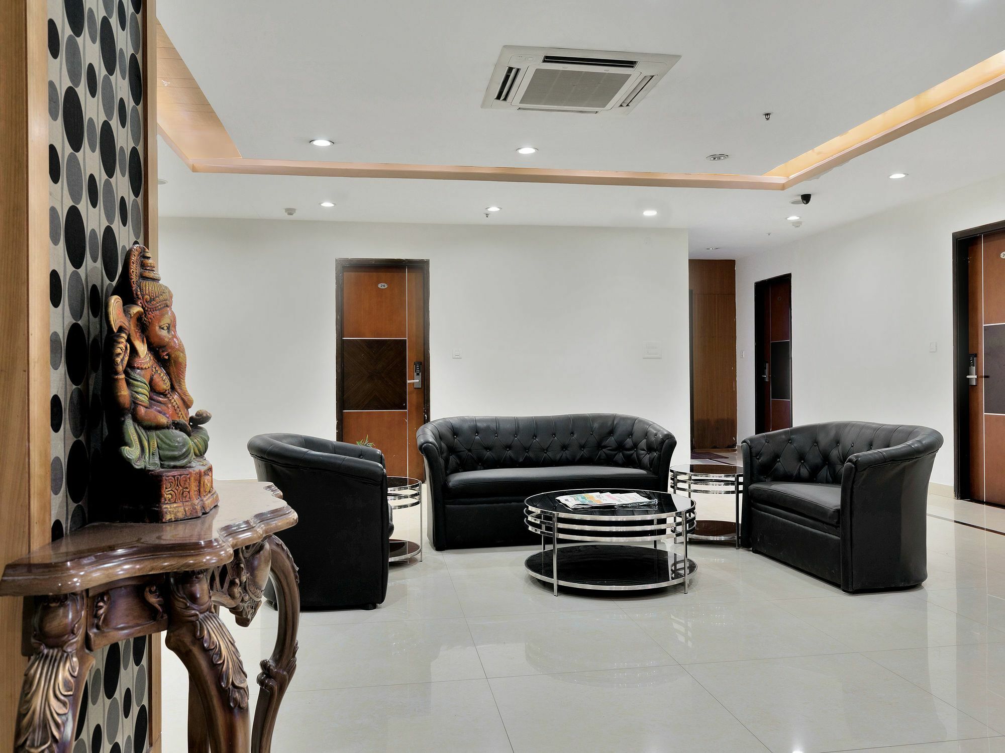 Oyo 12384 Hotel Serene Majestic Hajdarabad Zewnętrze zdjęcie